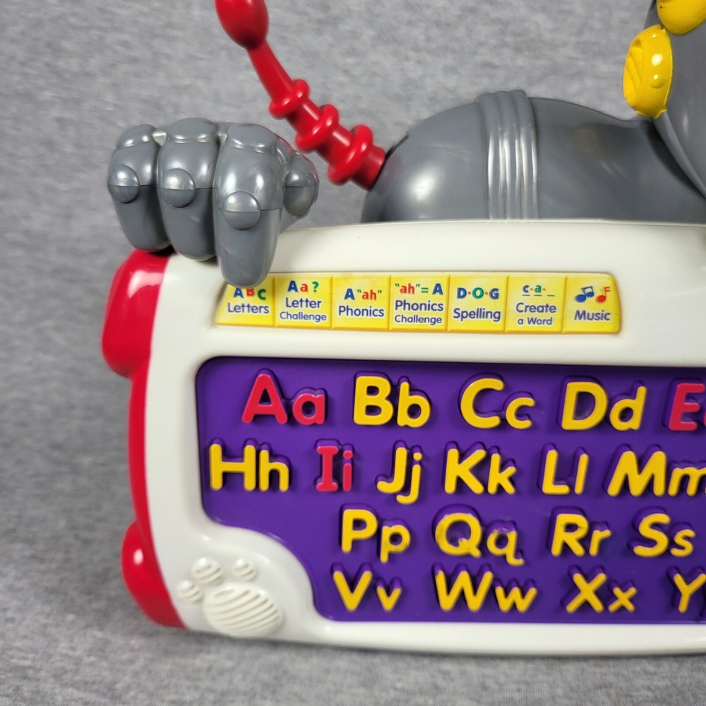 FISHER PRICE FETCH THE PHONICS BOT ANIMATED LEARNING DOG 6 LEARNING MODES WORKS