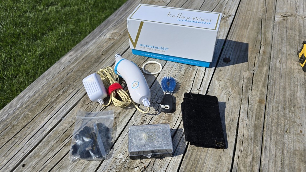 Kelley West Microderm360 Microdermabrasion Kit Open Box Super Clean