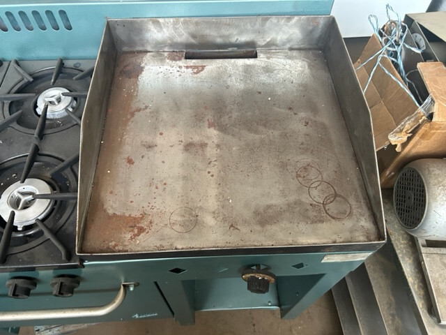 Peerless 40"by23" range 4 burner, Griddle, oven and broiler