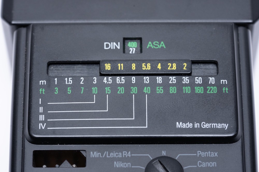 Regula Variant 736-1 MC Auto Thyristor Flash – Vintage Camera Flash