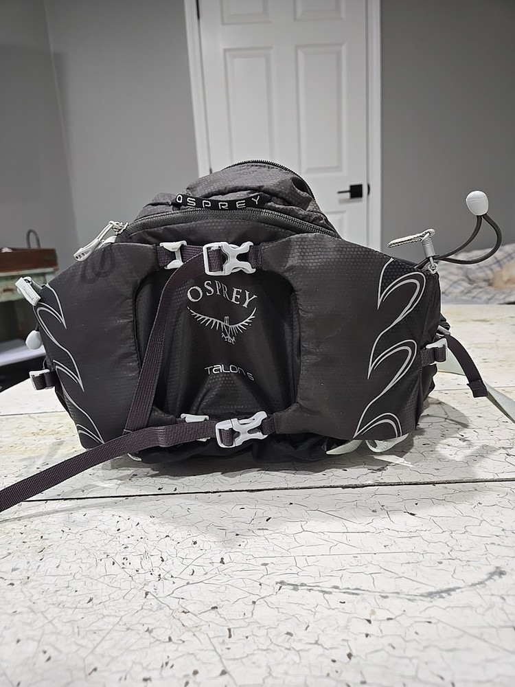 Osprey Talon 6 is a versatile lumbar pack Gray