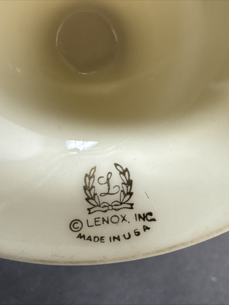 Working Mid-Century Ronson Silver tone Lenox Table lighter