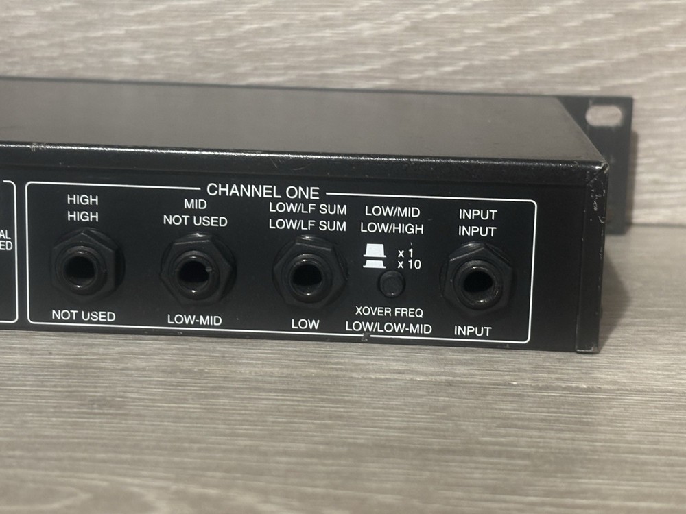 DBX Professional Prodcuts 234 2/3/4-Way Crossover - TESTED & WORKING