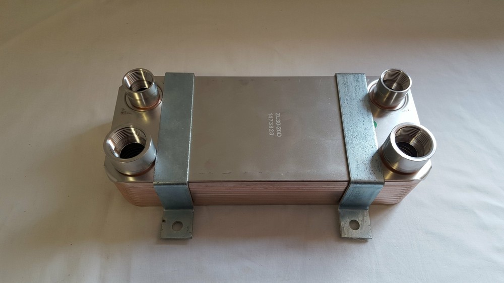 NEW! 20 Plate Water to Water Plate Heat Exchanger 1" & 3/4" FPT Ports W/Brackets