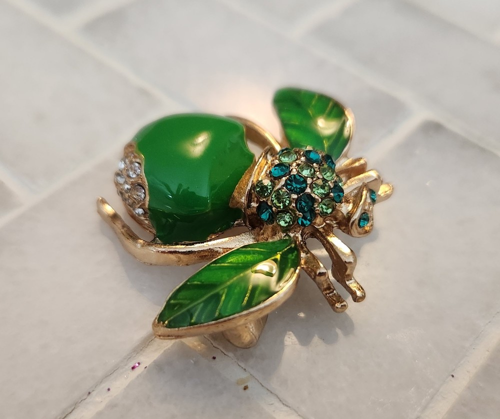 Joan Rivers Inspired Green Apple Bee Brooch