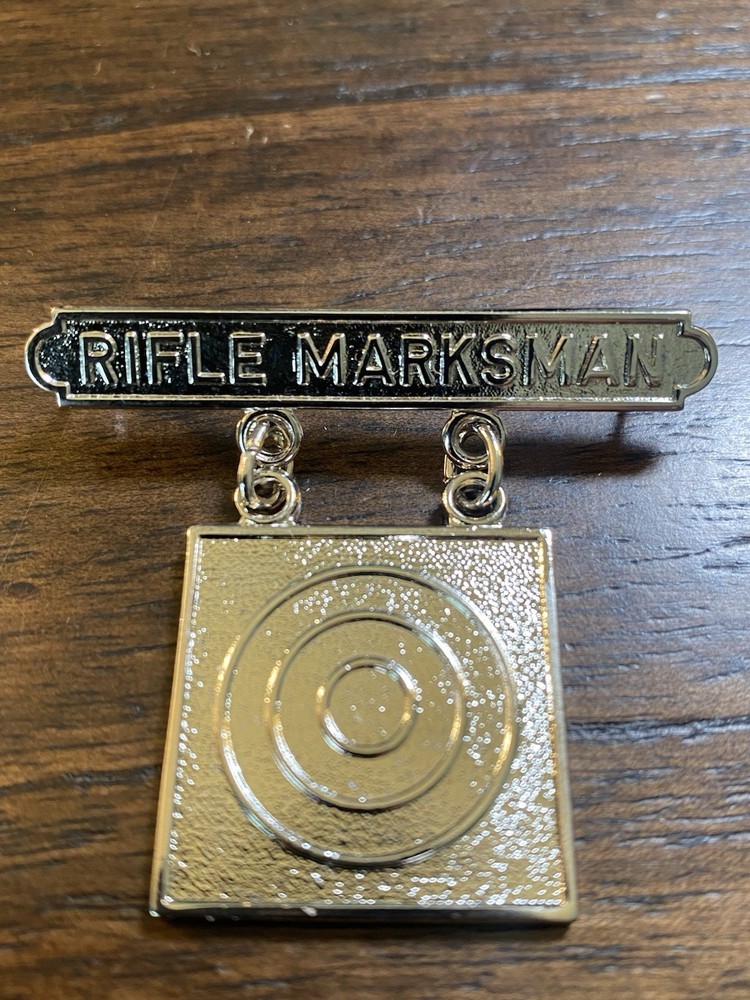 US Marine Corps Rifle MARKSMAN Qualification Badge USMC