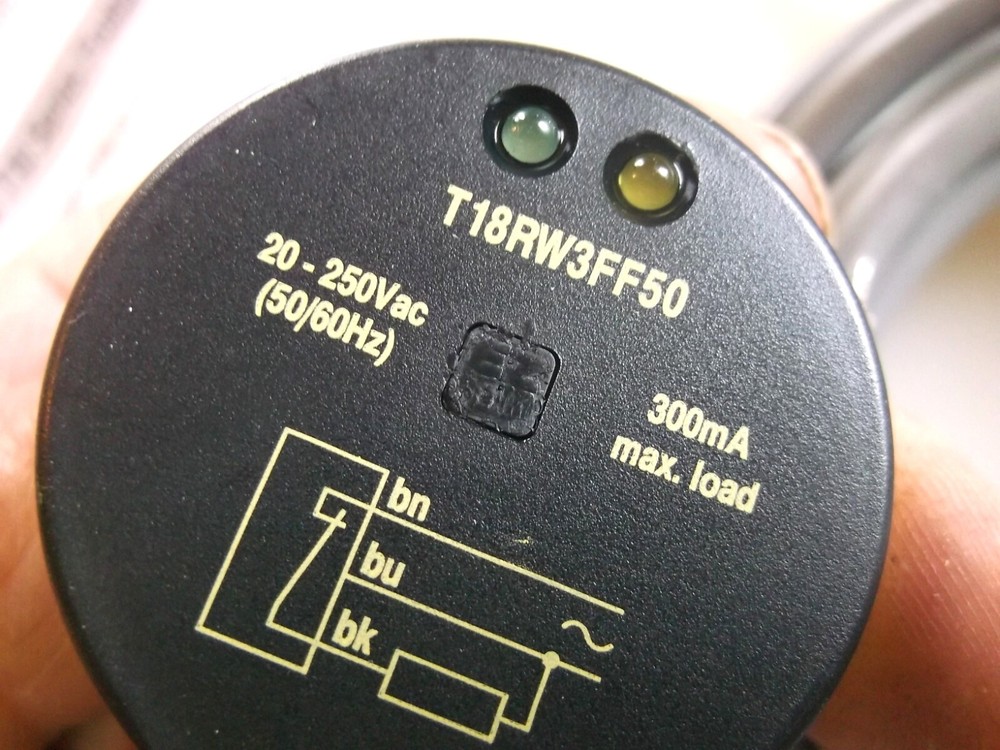 Banner T18RW3FF50 EZ-Beam Fixed Field Sensor NIB