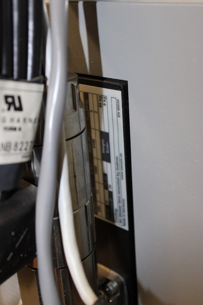 Instron Dynamic and Static Testing MACHINE E3000