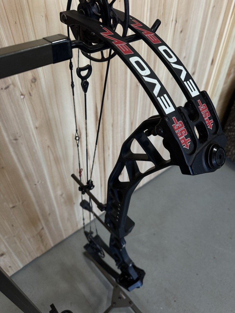 PSE EVO EVL 32 Compound Bow Right-Hand 25-30.5” 50-65#