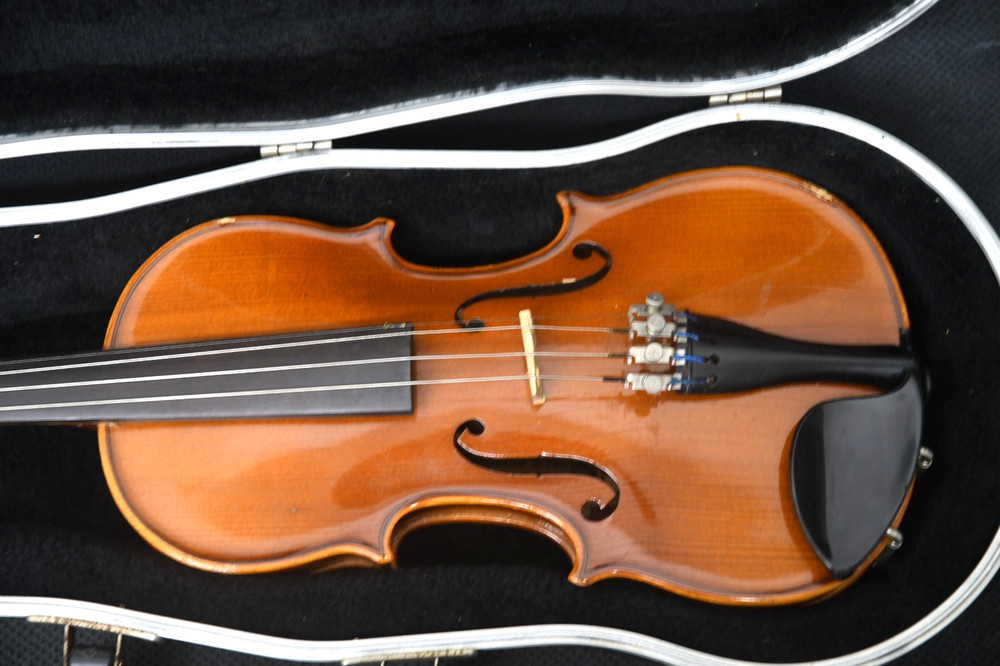 Antonius Stradivarius Violin Copy with Case and Bow v130
