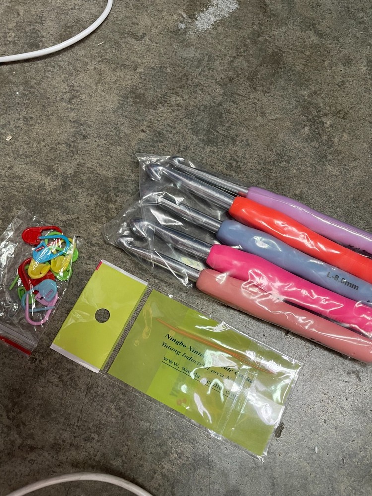 Assorted Crochet Hook Set + Carrying Bag
