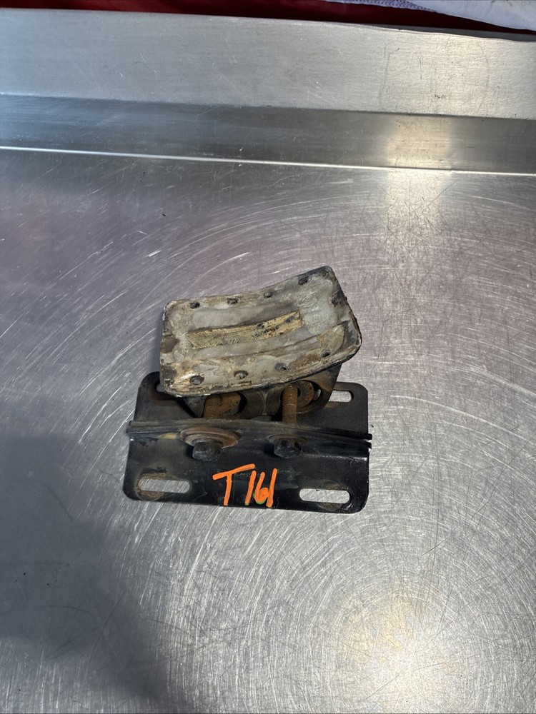 FREIGHTLINER BRACKET - UPPER EXHAUST SUPPORT, CAB MOUNTED, RH