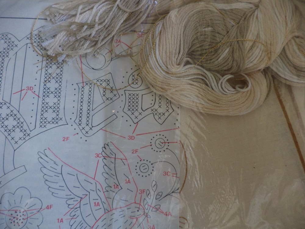 Creative Circle Embroidery Kit Peace On Earth NIP