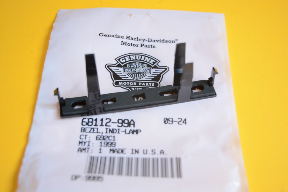 HARLEY NEW OEM DASHCOVER CONTROL INDICATOR LAMP BEZEL 68112-99A