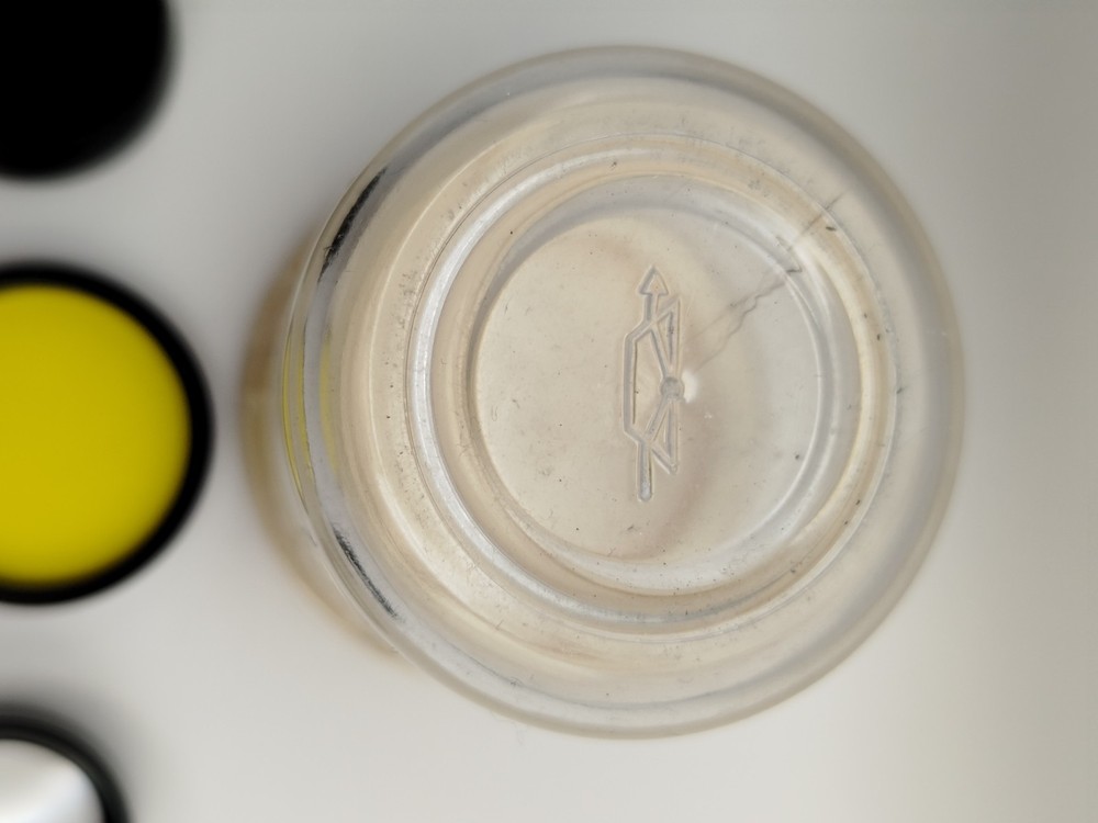 Eyepieces and light filters for microscopes