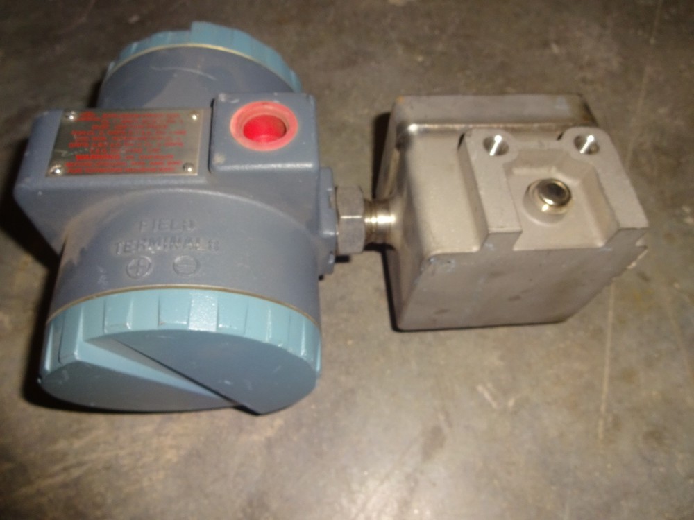 FOXBORO 821GH-HSSM2-M ELECTRONIC TRANSMITTER WITH D0135NQ