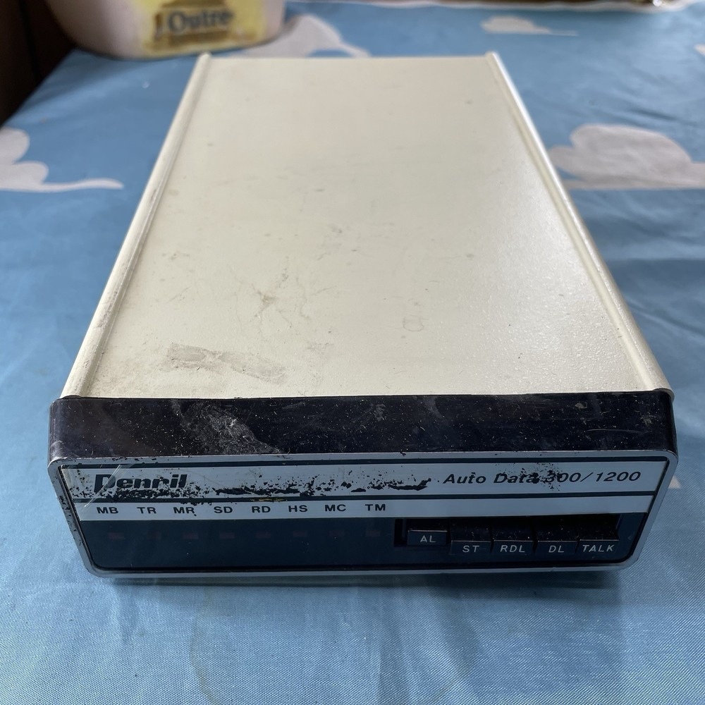Vintage Penril Corp. 300/1200 Data Modem Operations Unit