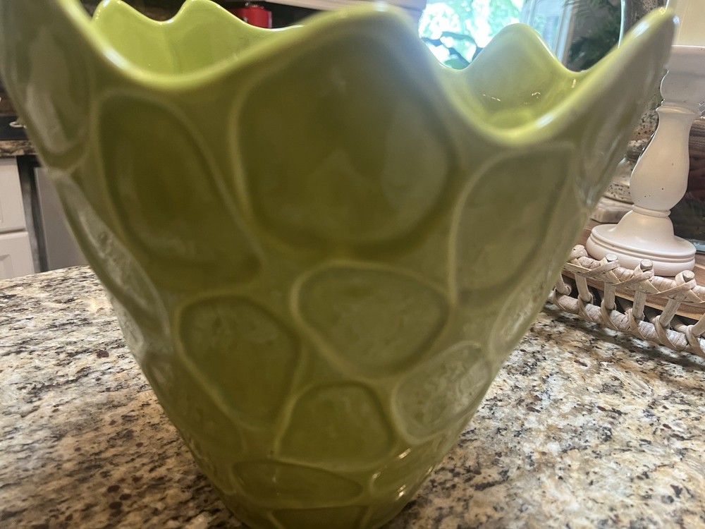 Floral Vase With Etching Around