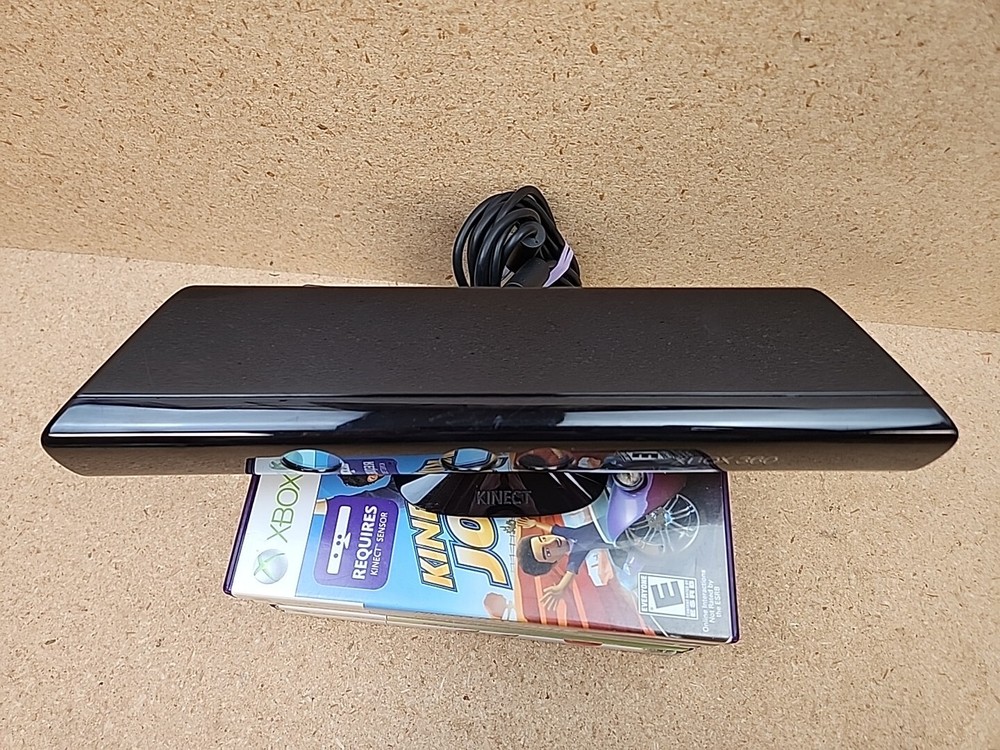 Microsoft Xbox 360 Kinect Bundle - 6 Games and Kinect Sensor Tested Working