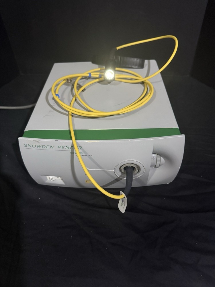 Snowden Pencer Genzyme 89-8400 Light Source With Light Cable