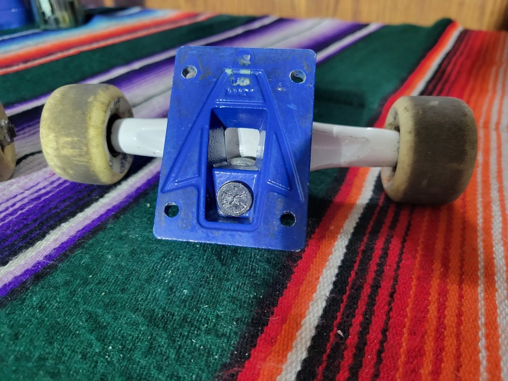 Thunder Trucks With Wheels And Bearings