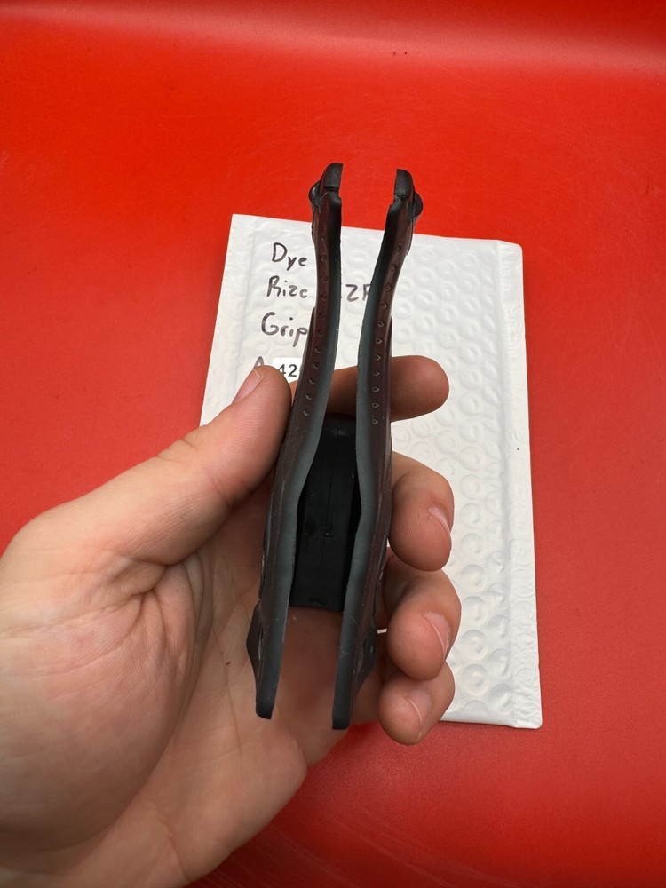Dye Rize CZR Grips