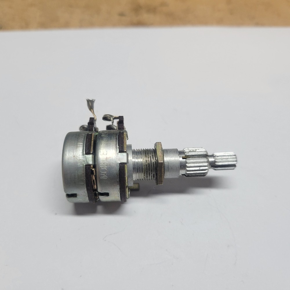 AKAI 4000DS MKll Mic/Line potentiometer left side.