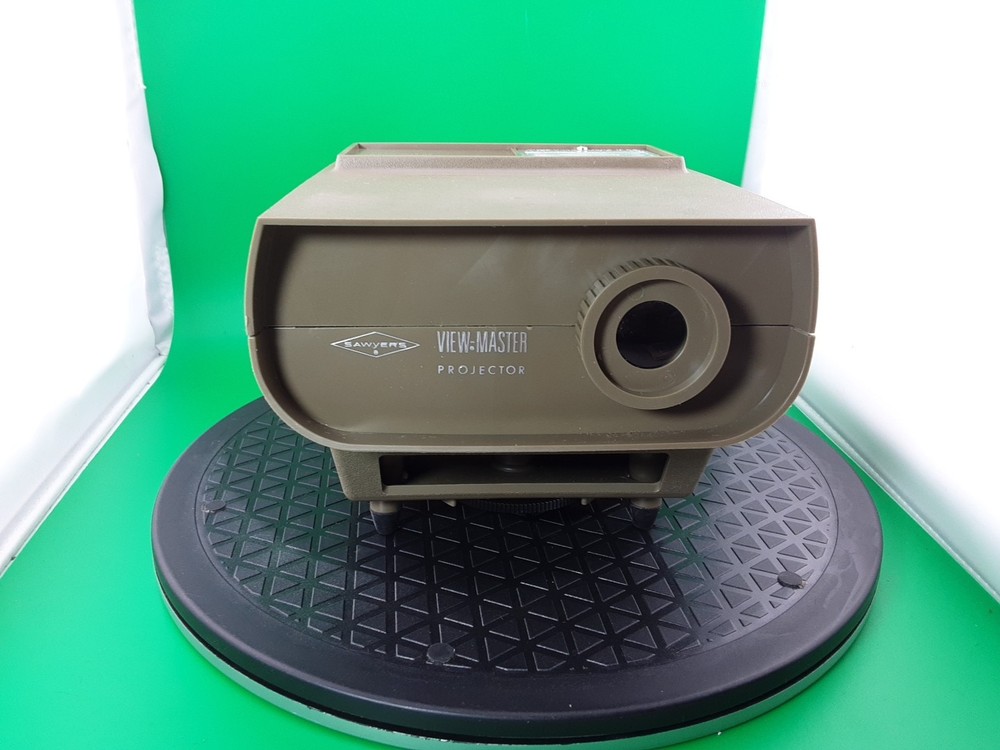 VIEW-MASTER Projector w/3 Complete Packs -Popeye, Peanuts, Daniel Boone Working