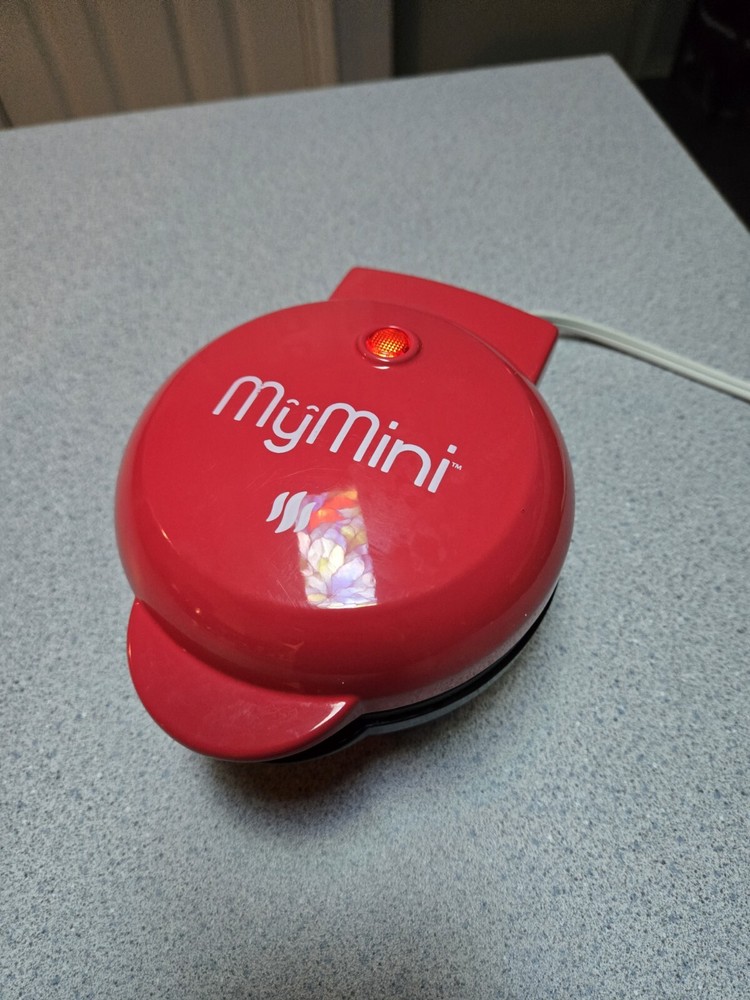 NOSTALGIA My Mini Orbital Donut Maker Red