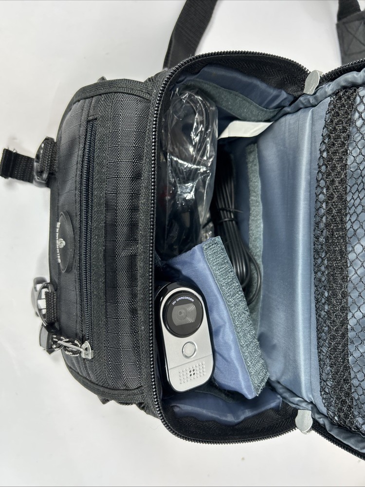 Delstar DV Handheld Camcorder Bundle Complete With Charging Cords Tested Works!