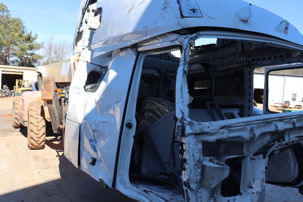 2018-2024 VOLVO VNL 760 SLEEPER CAB FRAME WHITE OEM