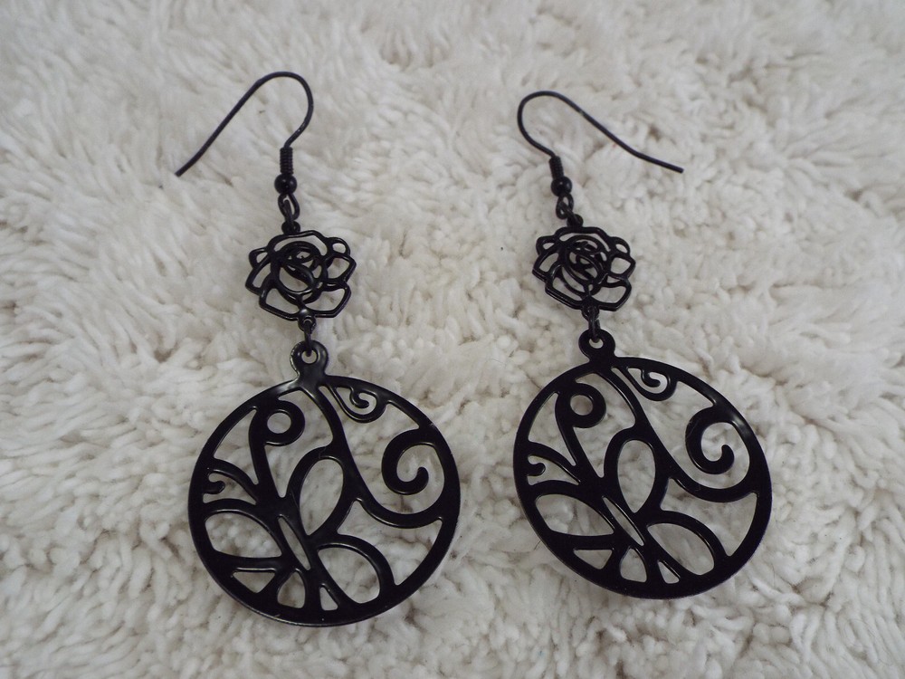 Black Filigree Pierced Earrings (D32)