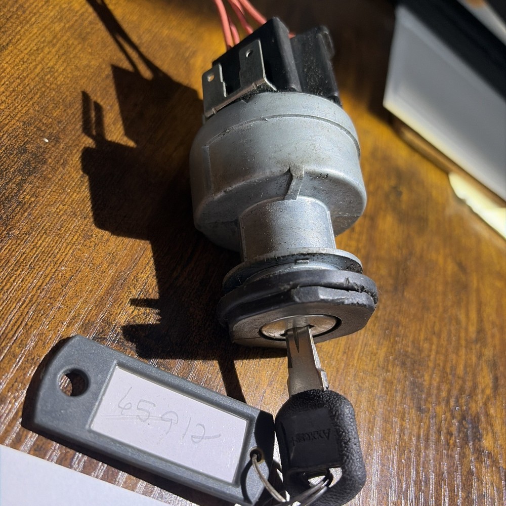 FREIGHTLINER POLLAK IGNITION SWITCH W KEY 19161
