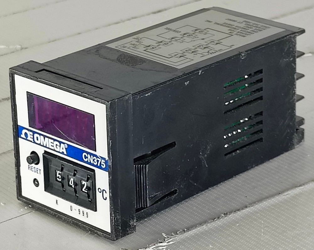 Omega CN375 Digital Temperature Controller 0-999 Degrees Celsius