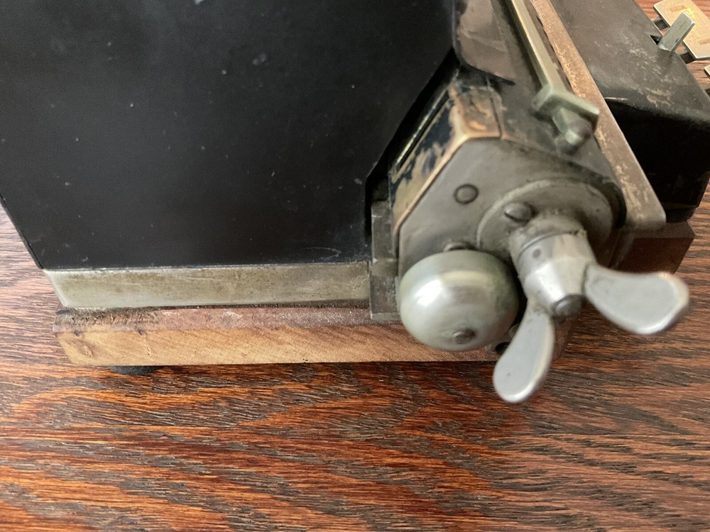 Antique 1916 Marchant Adding Calculating Machine