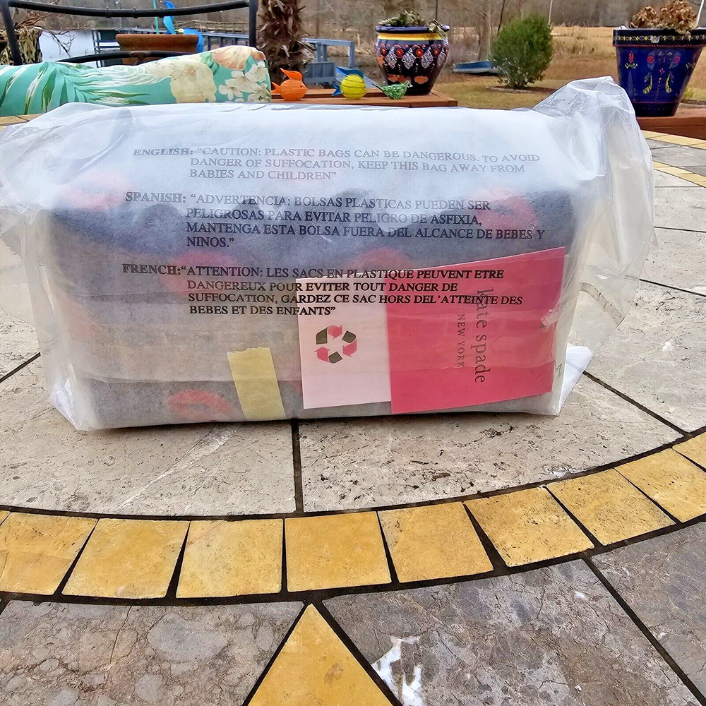 kate spade- Little Better- Everything Puffy- Medium Cosmetics Case- Black- NWT