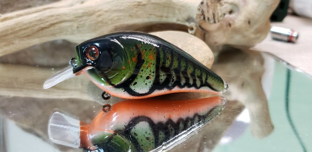 Custom painted 2.5 square bill crankbait (CRAW)