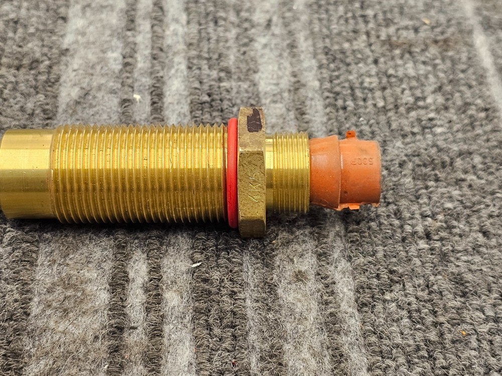 LR20976-0P-55 450W 120VAC 1581 3-Pin Engine Heater Element