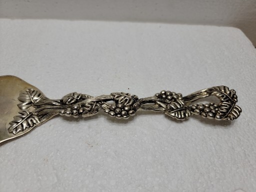 Serving Cake Knife Silverplated Grape Motif Studio Silversmiths(23)