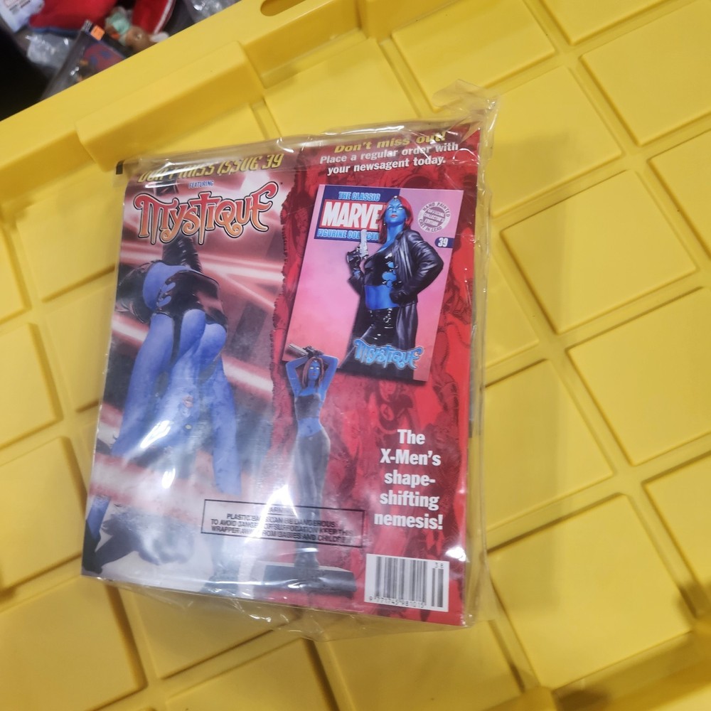 THE CLASSIC MARVEL FIGURINES COLLECTION EAGLEMOSS #38 SHE HULK W COMIC H80