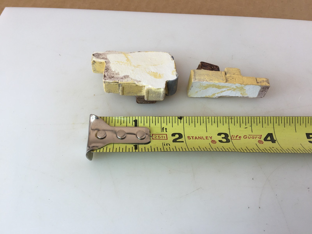 2 Weathered Ceramic Painted Boxes and Barrels HO Scale Trains
