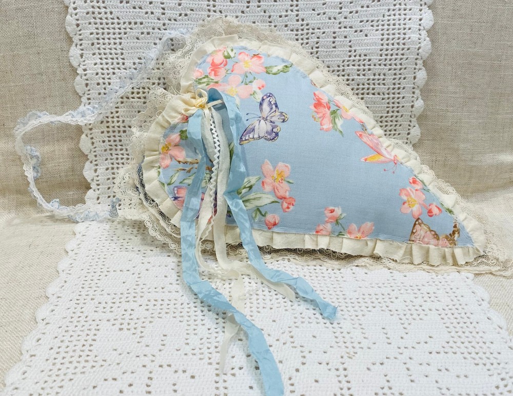 Beautiful long hanging heart with pocket.