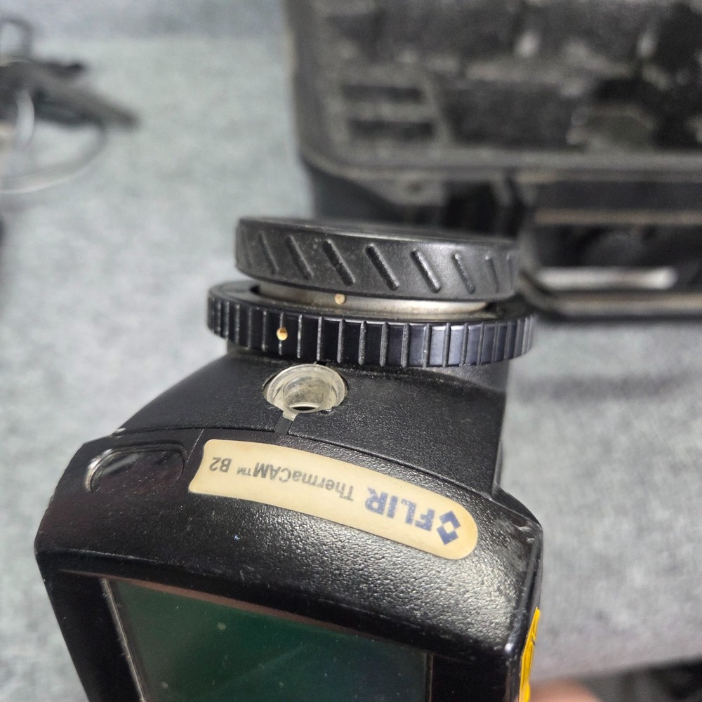 FLIR E Series ThermaVision Scout Infrared Camera with case READ DESCRIPTION
