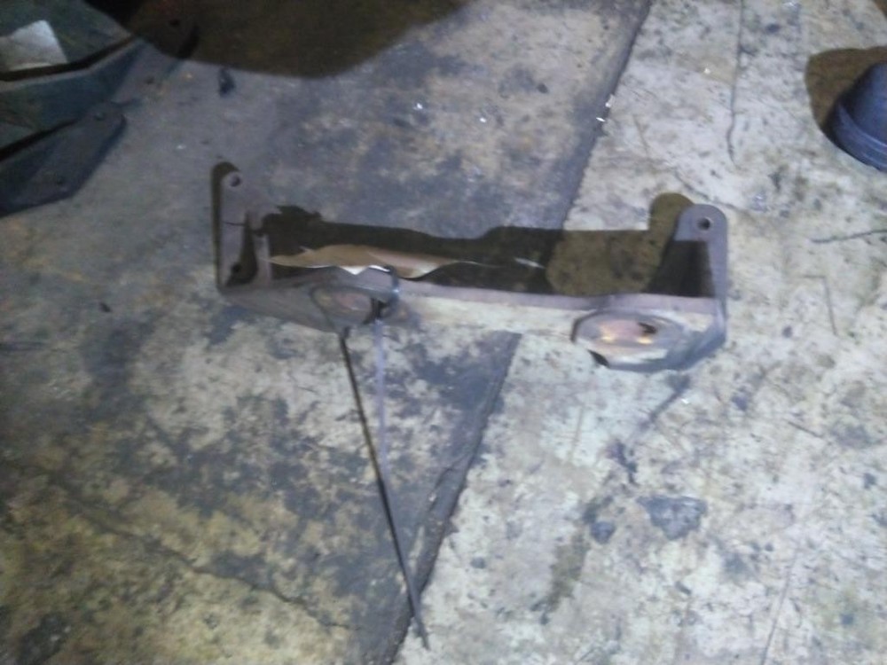 Replaces 3882820R FRONT ENGINE MOUNT , OR