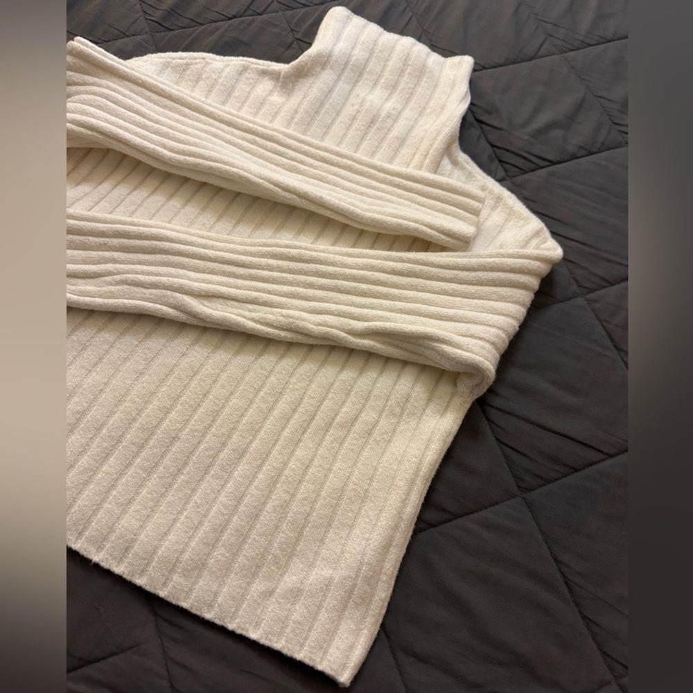 Chic Cream Ribbed Turtleneck Sweater