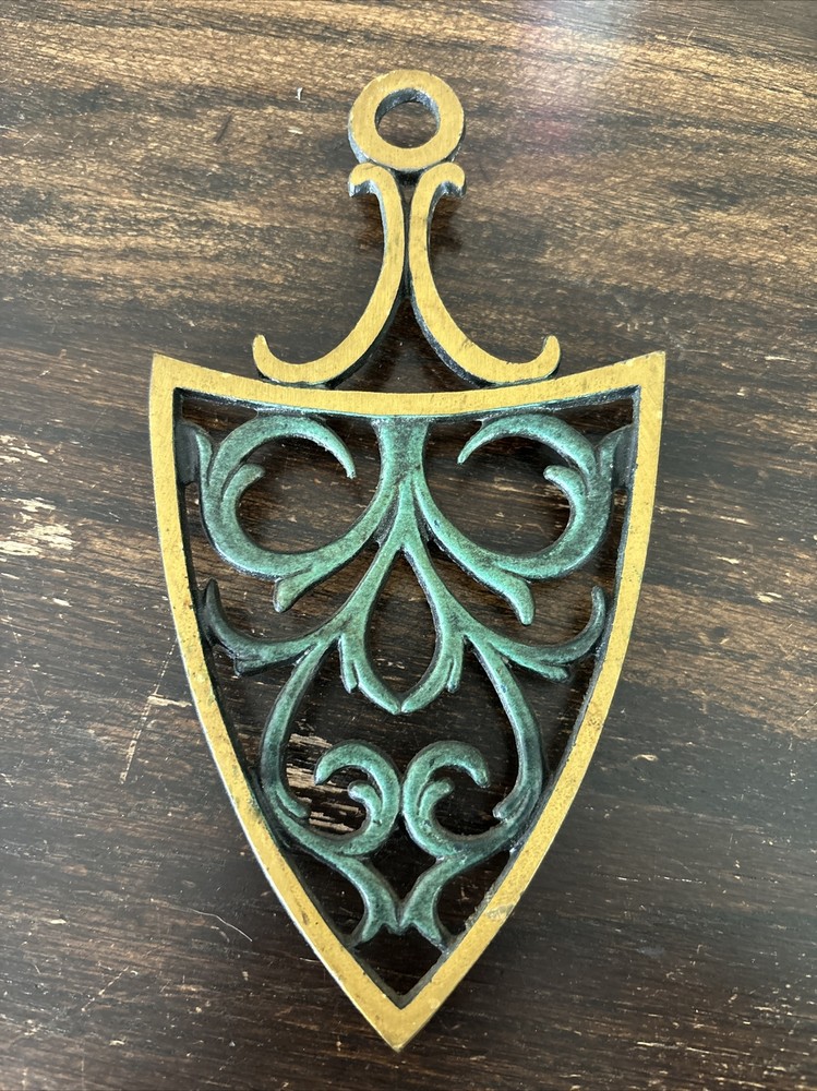 DAYAGI Iron Stand/trivet - Cast Iron.         Excellent Condition!