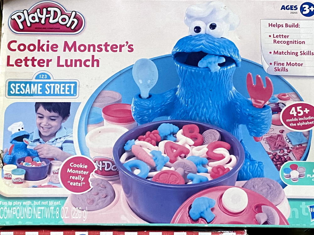 8 COMPLETE SETS OF PLAY-DOH