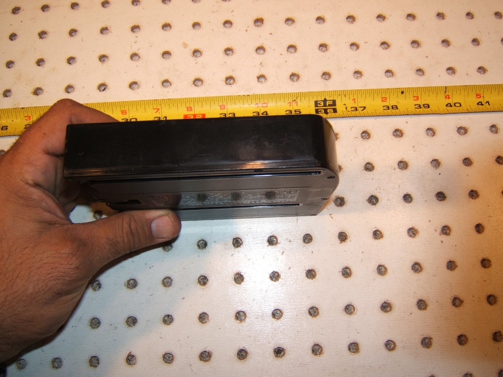 VW Jetta 96 in trunk CD changer ( READ ITEM DESCRIPTION ) 6CD 1 Magazine ONLY