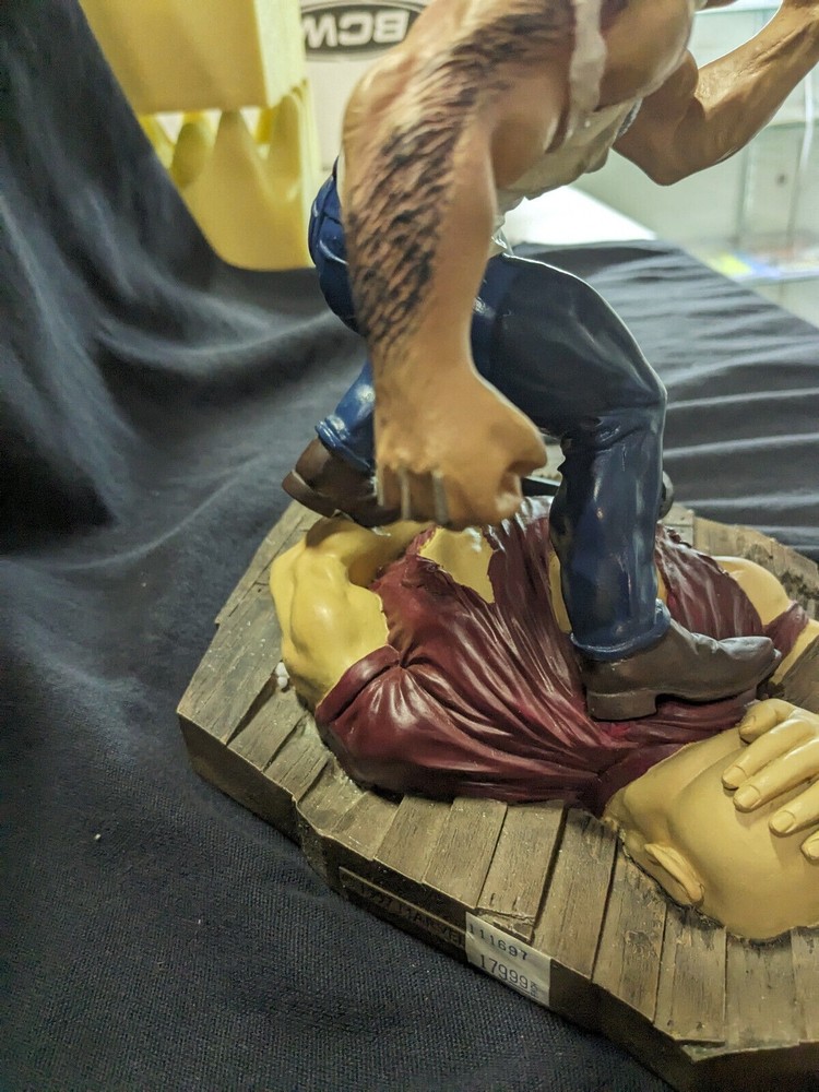 Creative License Logan Sculpture 742/2000 Broken Claws READ