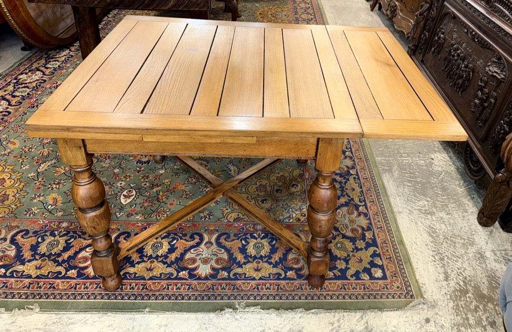 English Antique Oak Draw Leaf Table / Kitchen Table